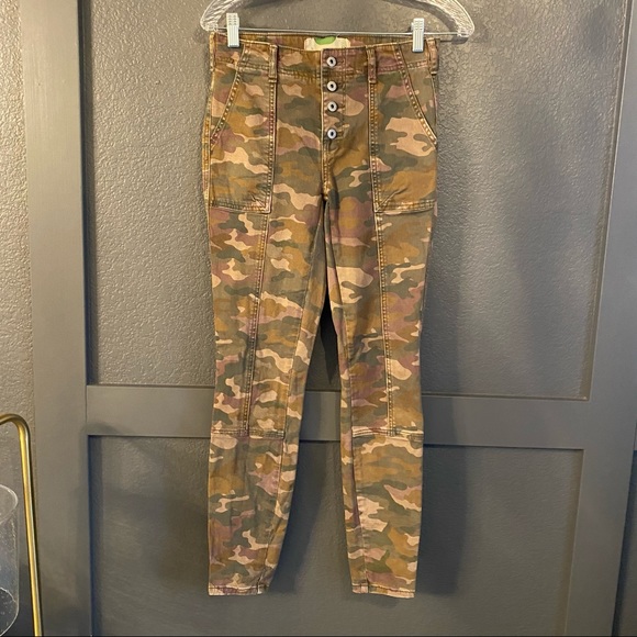 By Anthropologie Jefferson slim utility camo button fly pants size 26 - Picture 3 of 7